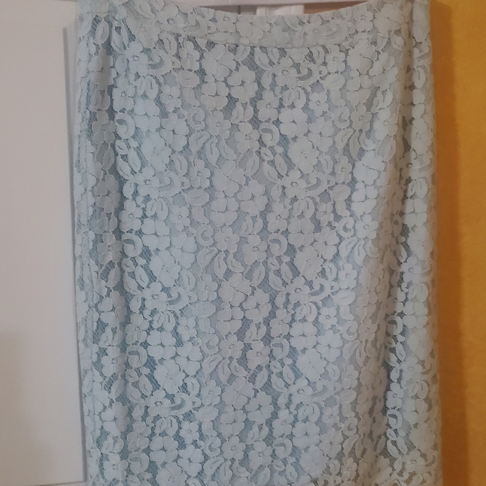 Lace suite - Picture 3 of 4